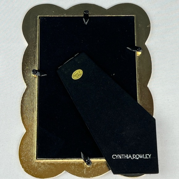 Cynthia Rowley - 4/$98 - ‘Pink Holiday Theme’ picture frame. 4“ x 6“ NWT. - Picture 2 of 2